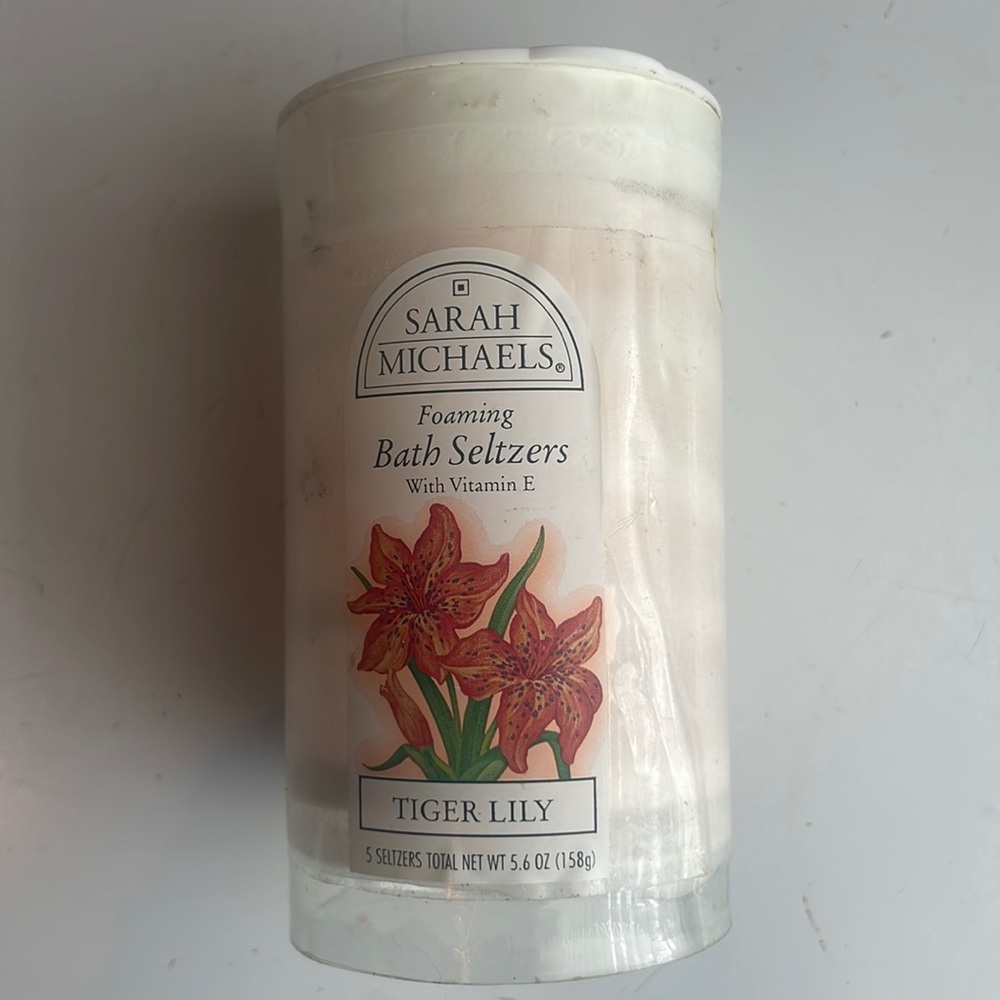 Sarah Michaels foaming bath seltzers with vitamin E Tiger Lily